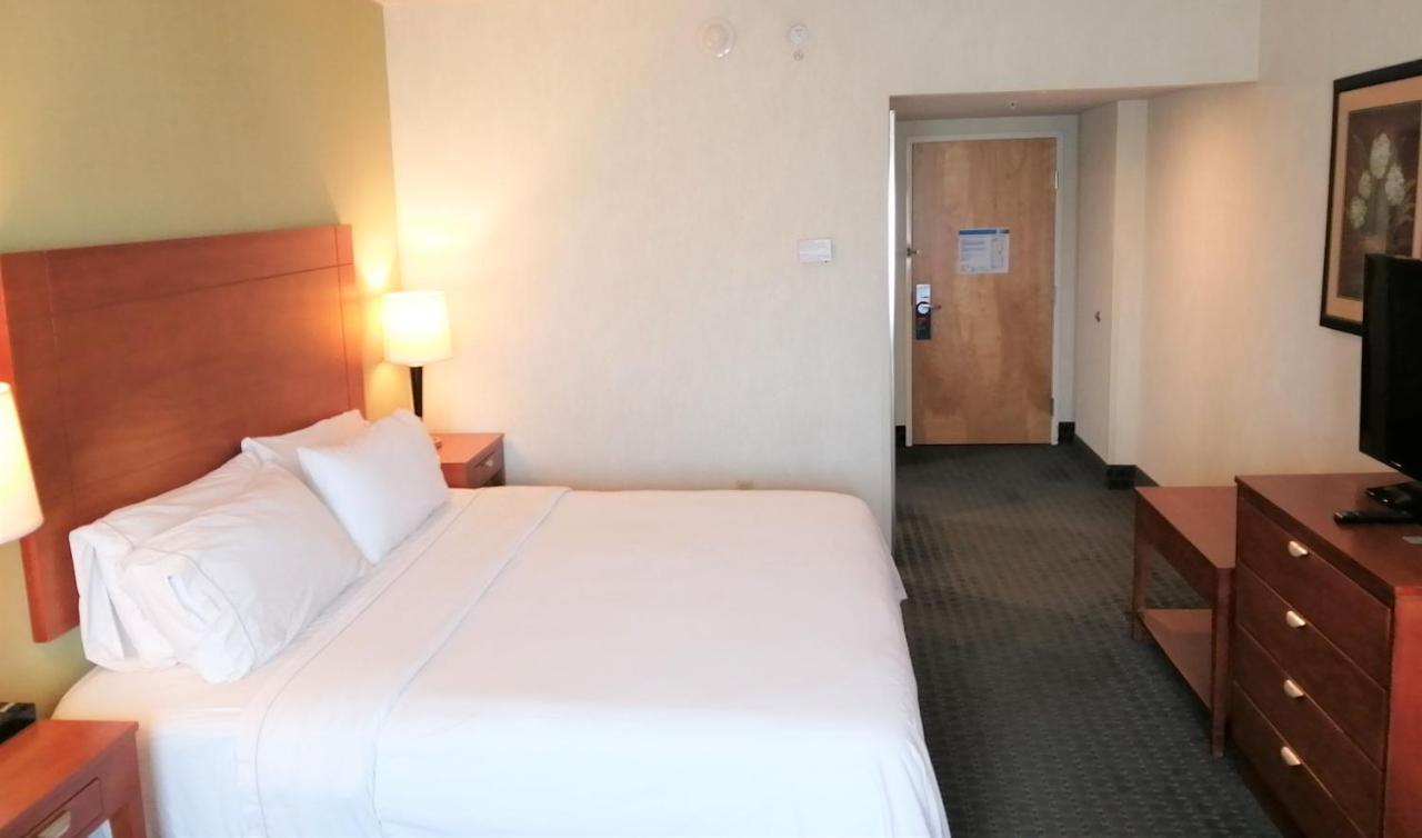 Holiday Inn Express & Suites Toluca Zona Aeropuerto By Ihg Exteriör bild