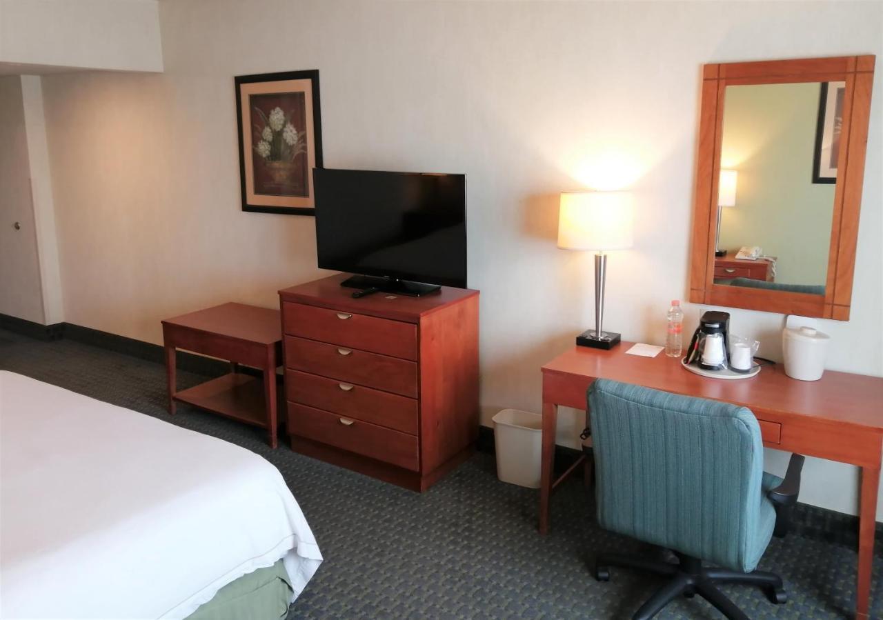 Holiday Inn Express & Suites Toluca Zona Aeropuerto By Ihg Exteriör bild