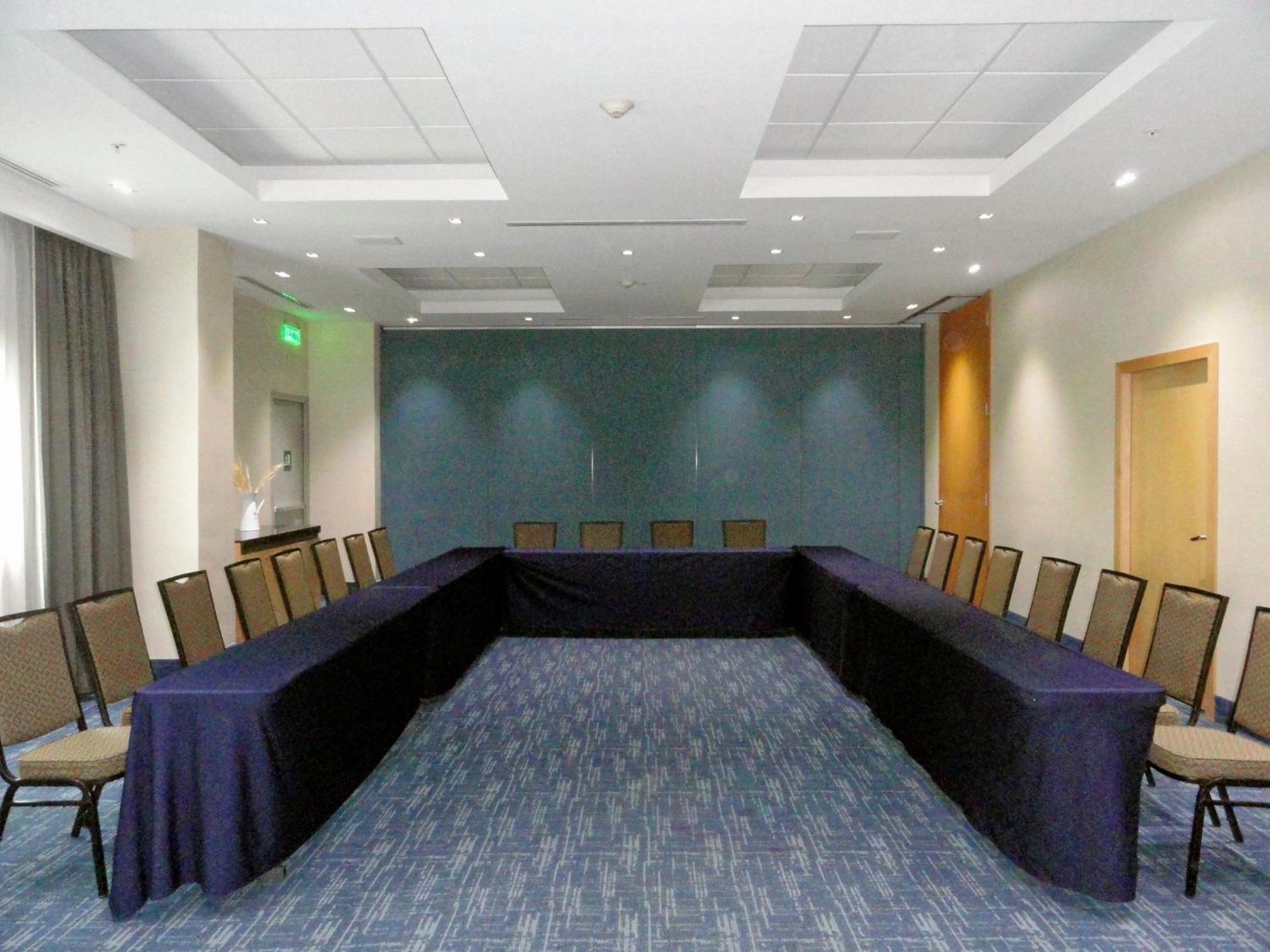 Holiday Inn Express & Suites Toluca Zona Aeropuerto By Ihg Exteriör bild