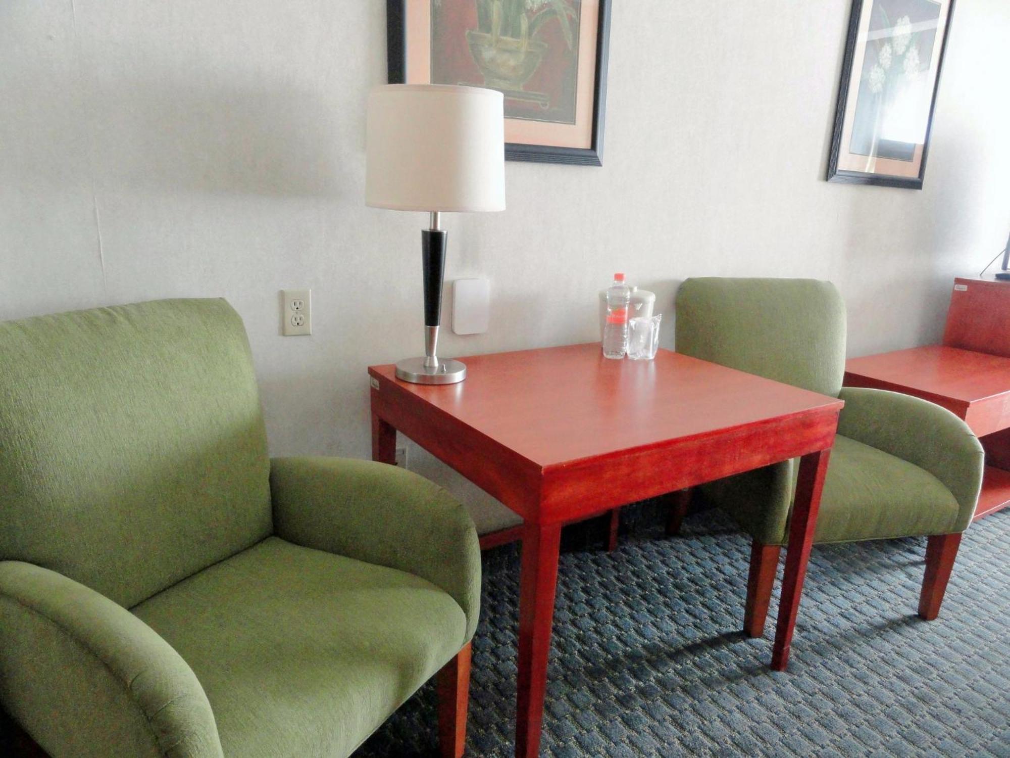 Holiday Inn Express & Suites Toluca Zona Aeropuerto By Ihg Exteriör bild