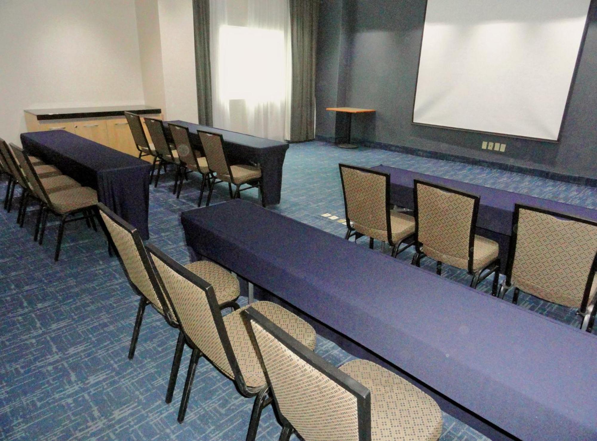 Holiday Inn Express & Suites Toluca Zona Aeropuerto By Ihg Exteriör bild